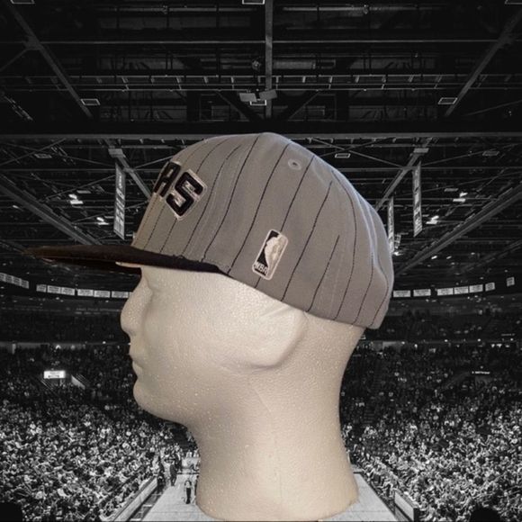 𝅺Adidas San Antonio spurs snap back - Picture 3 of 4